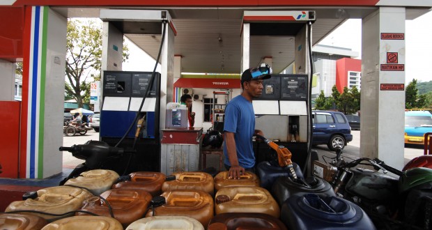 Pasokan-Solar-Nelayan-Lancar-060814-Ief-1-620x330