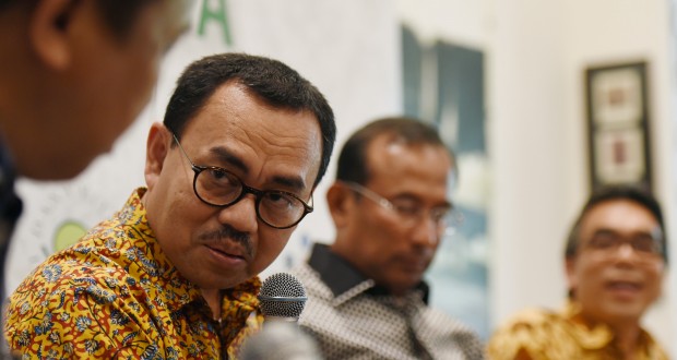 Bangun-Proyek-35-Ribu-Megawatt-010315-AGR-3-620x330