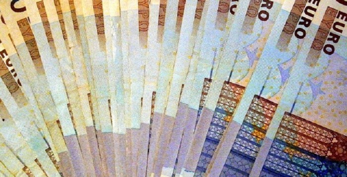 EUR-pixabay-12-700x357