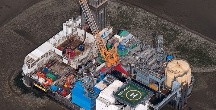 anjungan-minyak3-700x357