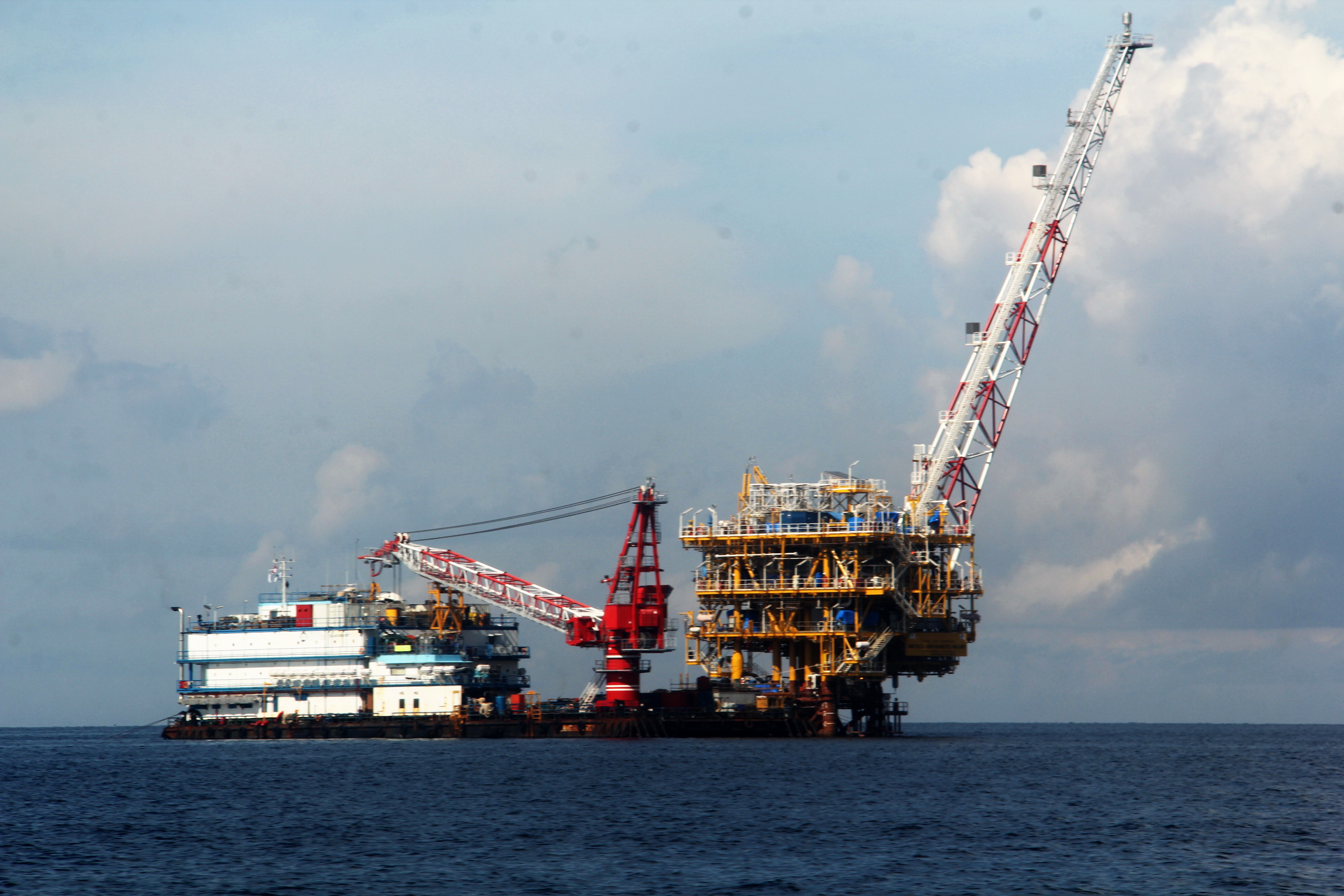 Platform Jempang-Metulang dari SMK3 Project, South Mahakam di Selat Makassar, 22 mil dari Balikpapan, Kalimantan Timur, Rabu (15/4)