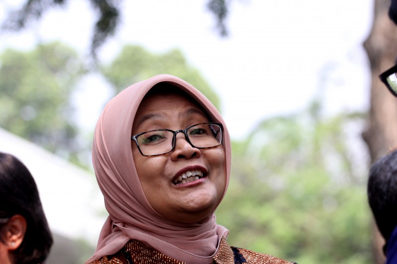 Ekonom DR Hendri Saparini Usai Bertemu Presiden Joko Widodo Di Istana Negara Membahas Mengenai Kondisi Perekonomian Nasional Terkini, 29 Juni 2015