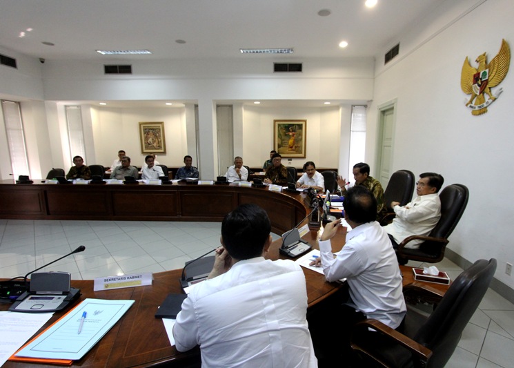 Presiden Jokowi Pimpin Rapat Terbatas Membahas Pembangunan Waduk Jatigede, 18 Juni 2015