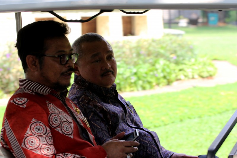 Ketua APPSI atau Gubernur Sulawesi Selatan Syahrul Yasin Limpo Bersama Gubernur Sumsel Alex Noerdin Usai Bertemu Presiden Jokowi Di Istana Merdeka Membahas Dana Aspirasi DPR, 25 Juni 2015
