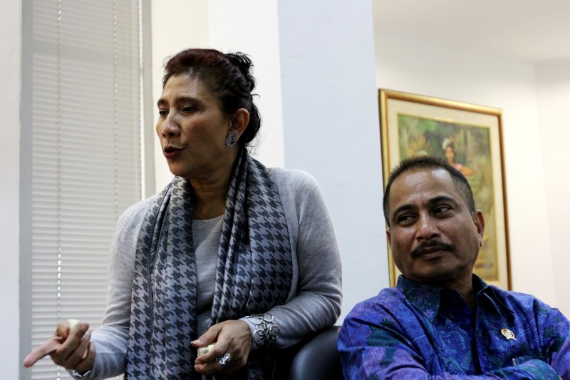 Menteri Pariwisata Arief Yahya Dengan Menteri Kelautan Dan Perikanan Susi Pudjiastuti Saat Rapat Terbatas Membahas Nelayan Dan Pariwisata Di Kantor Presiden 25 Mei 2015