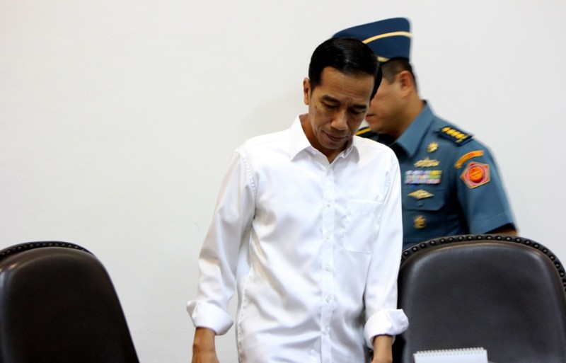 Presiden Joko Widodo Memimpin Rapat Terbatas Mengenai Pembangunan Light Rail Transit dan High Speed Train Akan Dibangun Tahun Ini Dan Pembentukan Otoritas Transportasi Darat Di Kantor Presiden