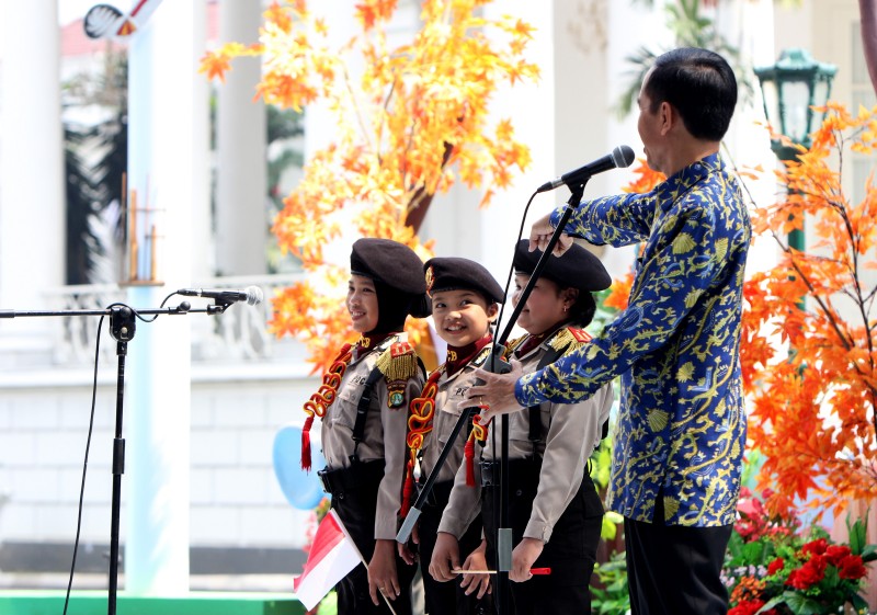3 Polisi Cilik Menunjukkan Aksinya Di Depan Presiden Joko Widodo Saat Peringatan Hari Anak Nasional Di Istana Bogor, 11 Agustus 2015