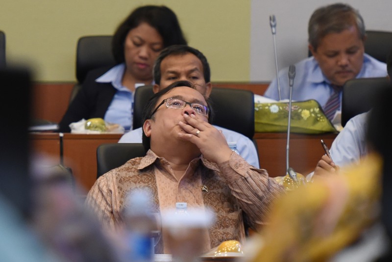 Menteri Keuangan Bambang Brodjonegoro (kiri) mengikuti rapat Kerja dengan Badan Anggaran (Banggar) DPR RI di Kompleks Parlemen Senayan, Jakarta, Rabu (19/8).