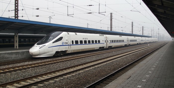 China_Railways_CRH5_at_Qinhuangdao_Railway_Station2-700x357 (1)