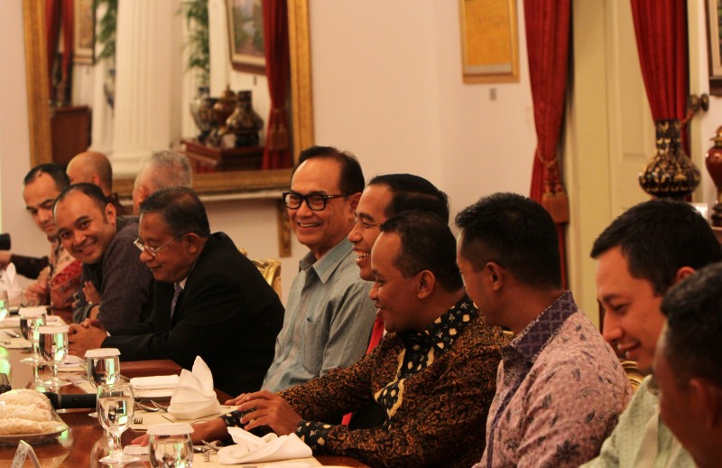 Presiden Joko Widodo Makan Siang Dengan Para Pengusaha Indonesia Di Istana Negara Sambil Membahas Persiapan Paket Kebijakan Ekonomi