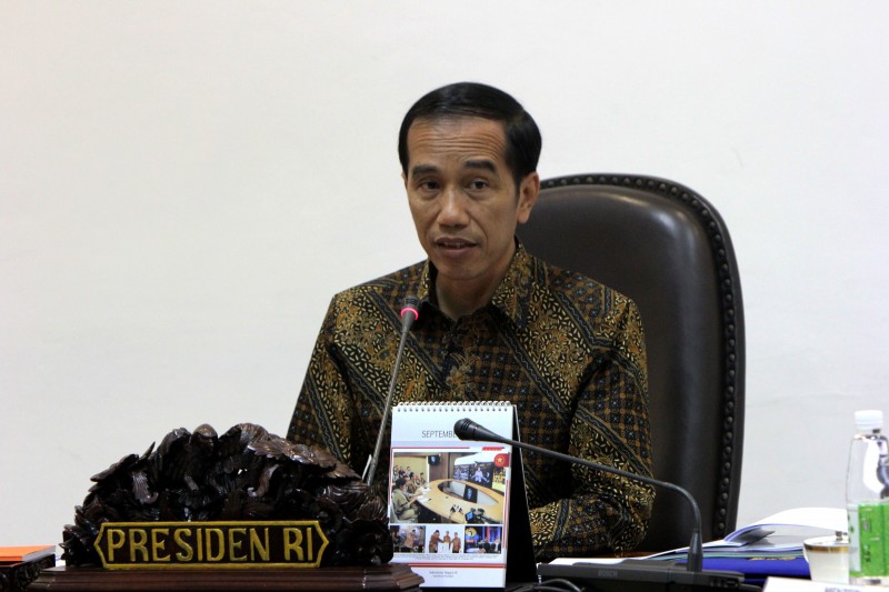 Presiden Joko Widodo Memimpin Rapat Terbatas Terkait Investasi Di Kantor Presiden