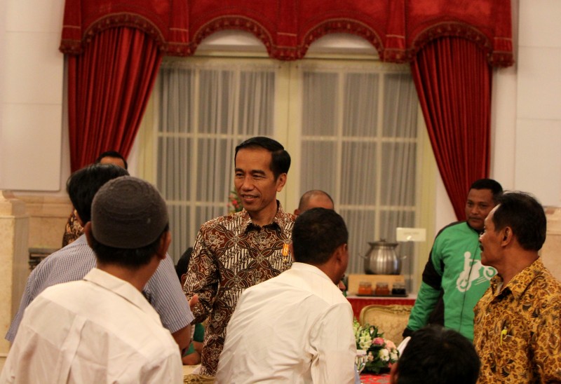 Presiden Joko Widodo Mengundang Makan Siang Sekitar 100 Para Pengojek, Supir Taksi dan Supir Metromini Serta Kopaja Di Istana Negara, 1 September 2015