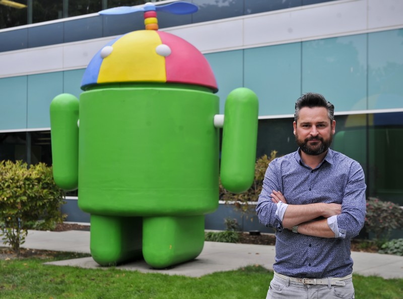 Head of Innovation & Creativity Programs Google Frederik G. Pferdt berpose usai memaparkan kultur dan pengembangan kreativitas karyawan perusahaan dalam wawancara khusus di Googlepex Mountain View, California, Amerika Serikat, Selasa (27/10).