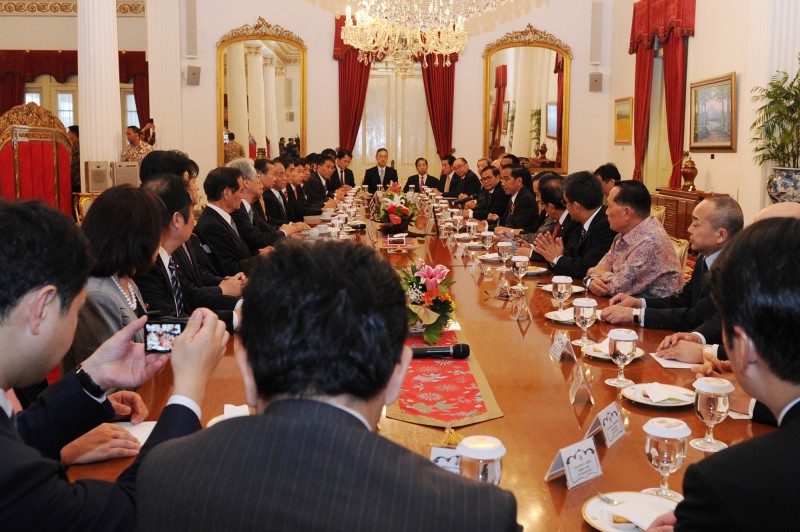 Presiden Joko Widodo Menerima Delegasi Liga Parlemen Jepang - Indonesia di Istana Negara