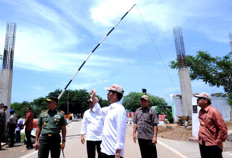 Presiden Joko Widodo Bersama Menteri PUPR Basuki Hadimuljono Meninjau Perbatasan Republik Indonesia dengan Timor Leste di Atambua, NTT.