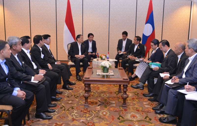 Pertemuan Bilateral Presiden Joko Widodo dengan Presiden Laos Choummaly Sayasone di California, Amerika Serikat