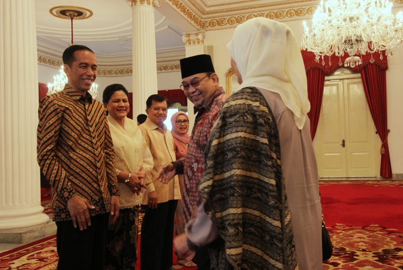 Presiden Joko Widodo Bersama Ibu Iriana Jokowi dan Wakil Presiden Jusuf Kalla Silahturahmi dengan para pimpinan lembaga negara salah satunya Ketua BPK Harry Azhar Azis di Istana Negara