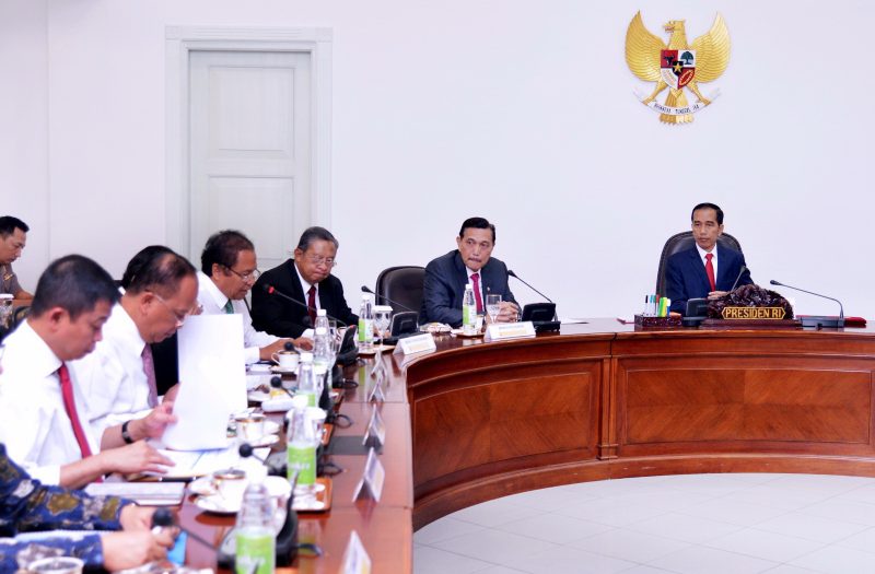 Presiden Joko Widodo memimpin rapat terbatas pemanfaatan ruang di Selatan Pulau Jawa