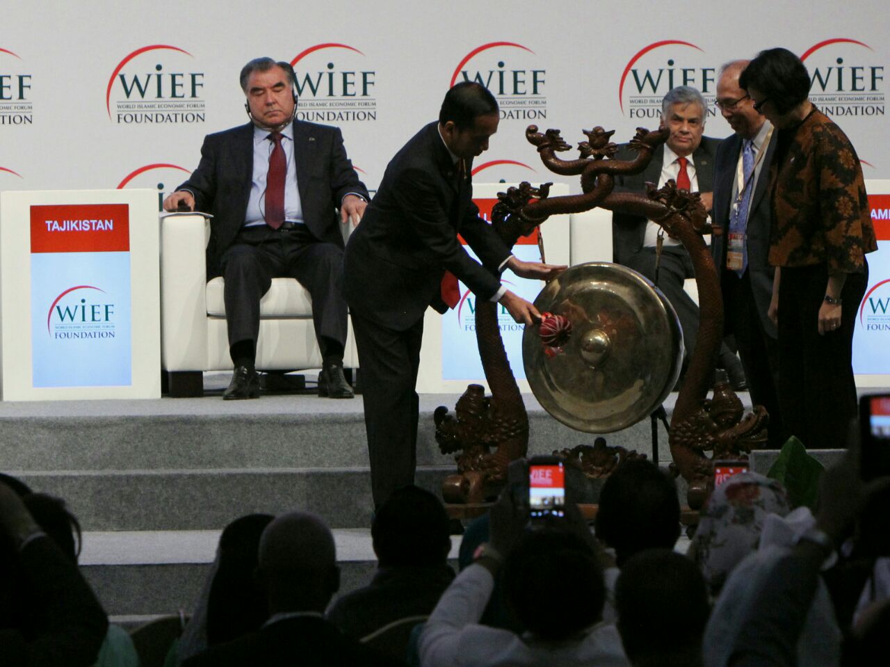 Presiden Jokowi membuka resmi Forum Ekonomi Islam Dunia ke-12, 2 Aug 2016