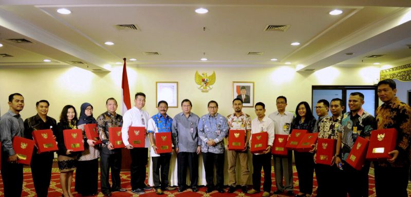 Sekretariat Presiden membagikan bendera Sang Merah Putih ke 34 provinsi, 416 kabupaten dan 98 kota
