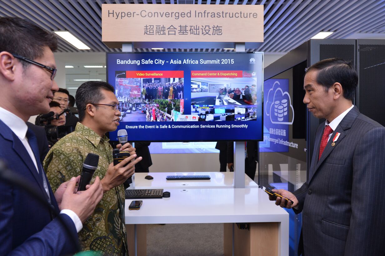 Presiden Joko Widodo mengunjungi kantor Huawei di Hangzhou, Tiongkok, Minggu, 4 September 2016