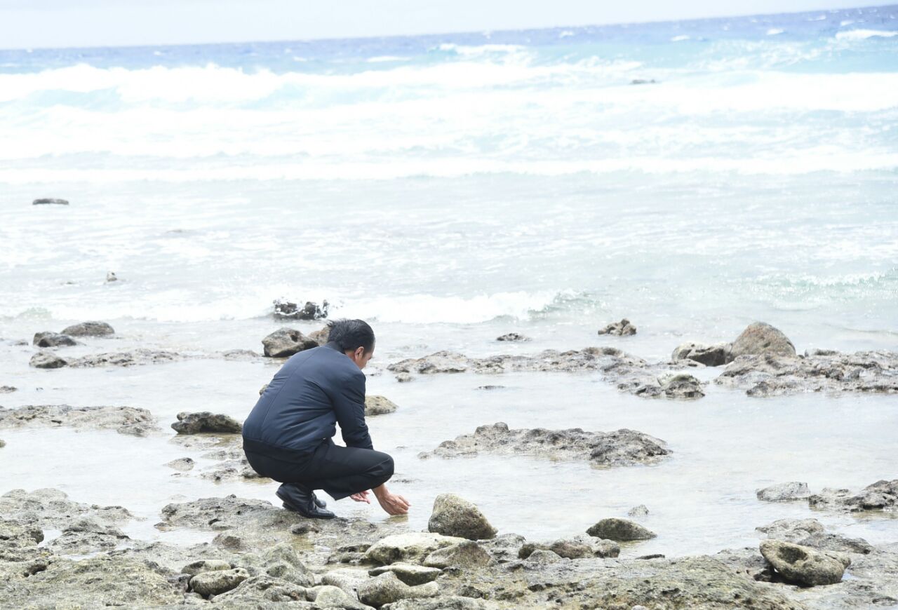 Kunjungan kerja Presiden Joko Widodo ke Pulau Miangas, Kabupaten Talaud, Pemerintah komitmen bangun wilayah perbatasan di Indonesia