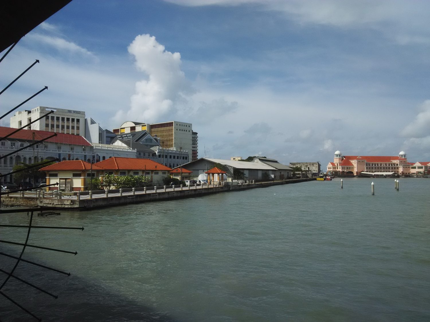 Pelabuhan Pulau Pinang di Sebelah Barat Laut Semenanjung Malaysia 