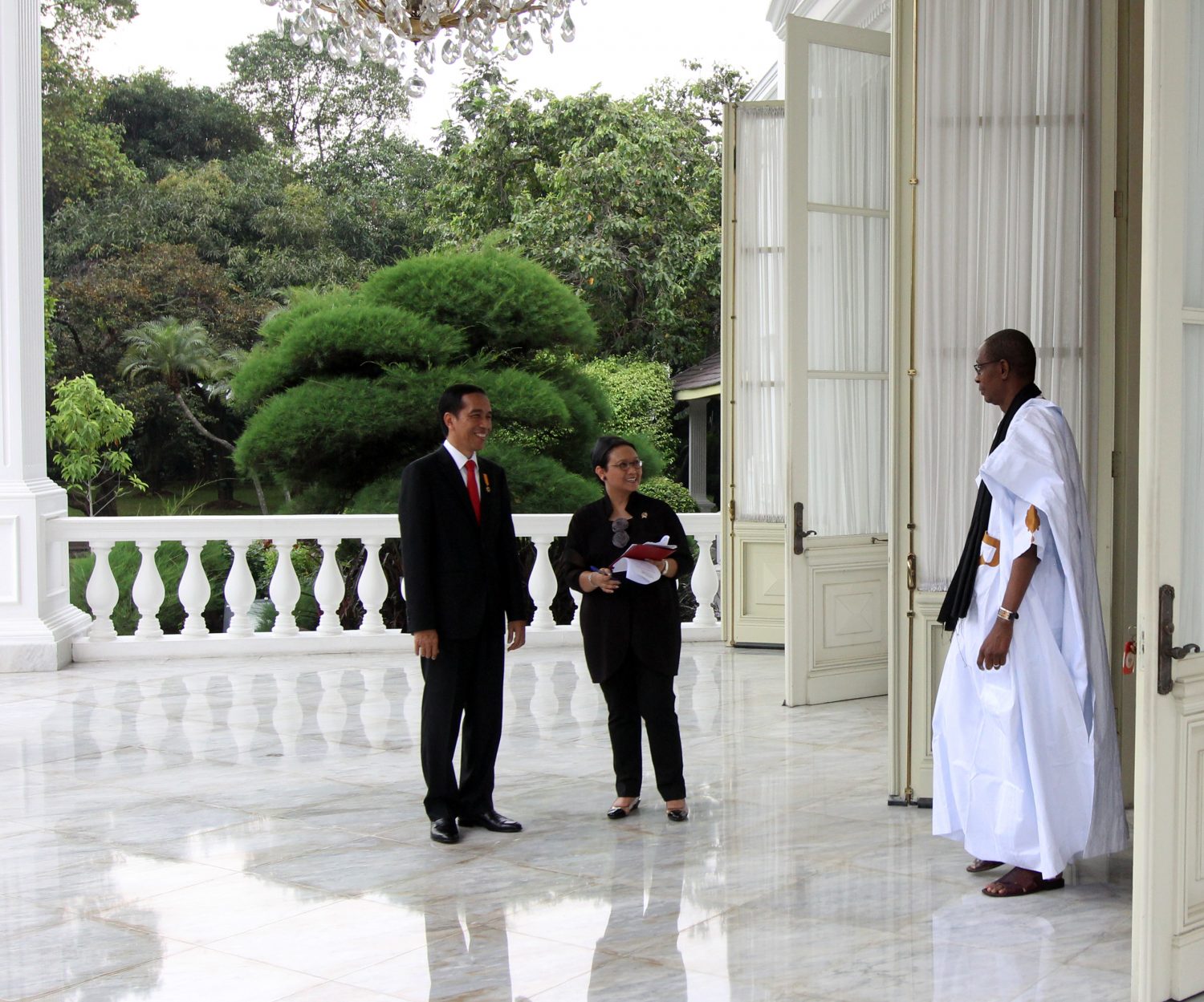 Presiden Joko Widodo menerima 18 Duta Besar Luar Biasa di Istana Merdeka