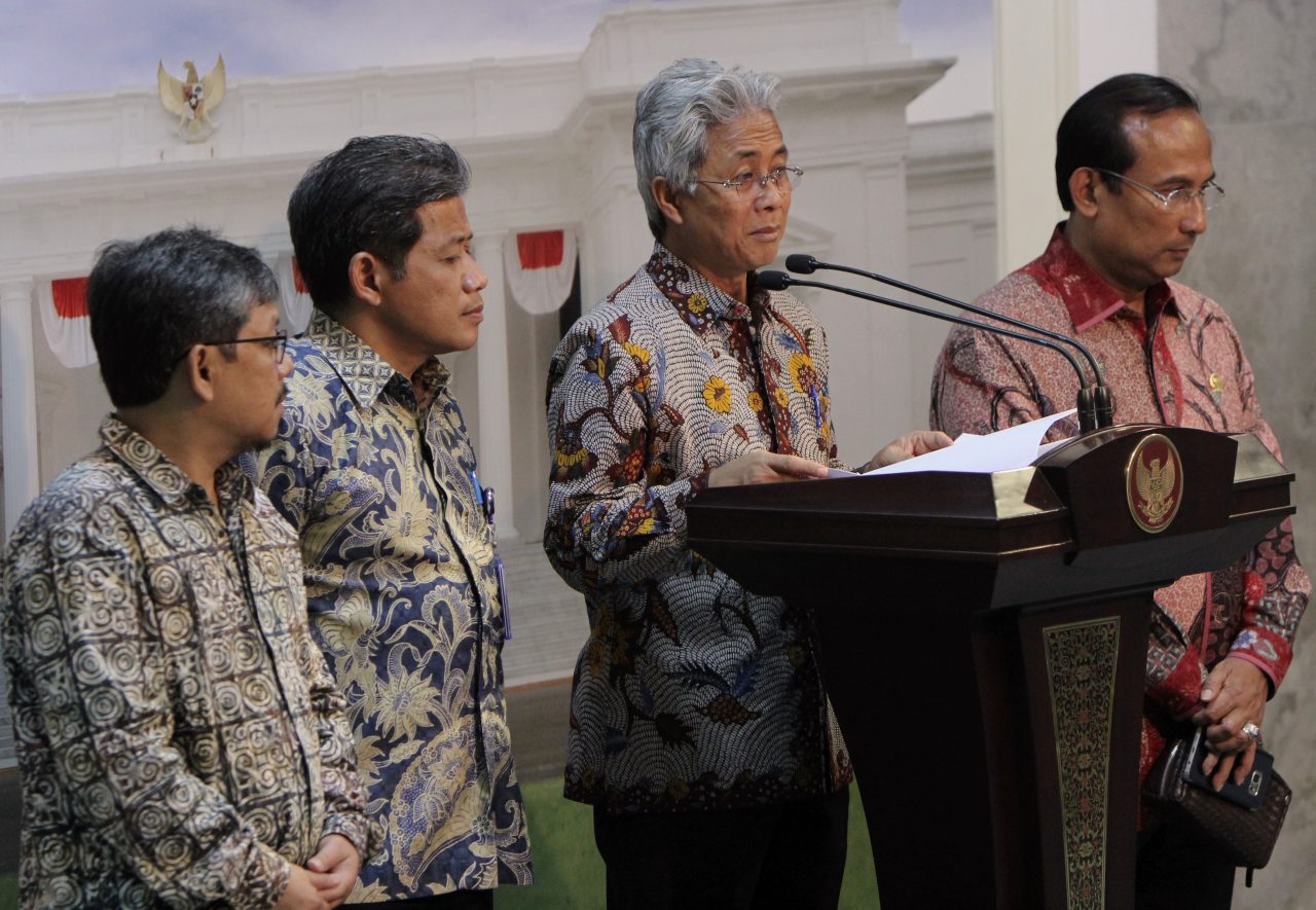 Ketua dan anggota Ikatan Keluarga Alumni Institut Teknologi 10 November Surabaya menemui Presiden Joko Widodo di Istana Merdeka