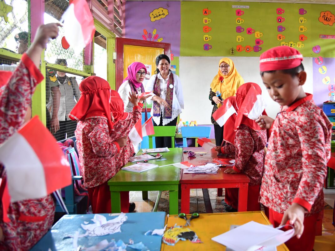 Kunjungan Ibu Negara Iriana Jokowi Ke Sumatera Utara meninjau sekolah Pendidikan Anak Usia Dini