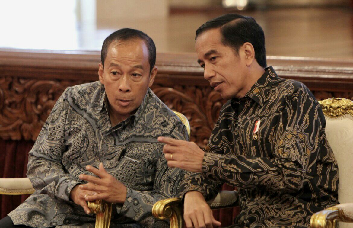 Presiden Joko Widodo memberikan pengarahan kepada para Peserta Program Pendidikan Reguler Angkatan LIV dan LV Lembaga Ketahanan Nasional Republik Indonesia tahun 2016 di Istana Negara