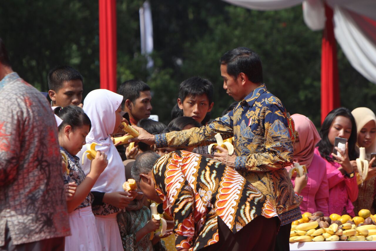 Presiden Joko Widodo membuka Fruit Indonesia 2016 di Lapangan Parkir Timur, Senayan