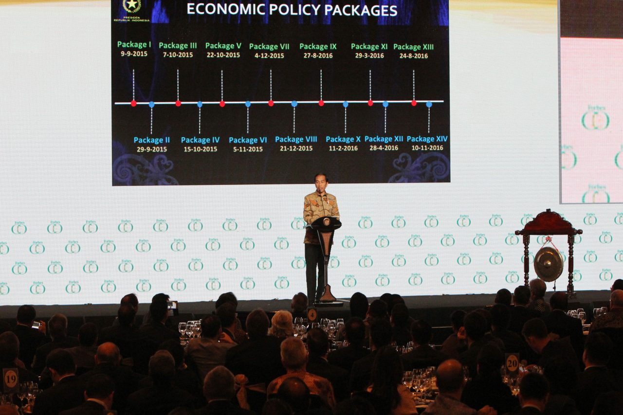 Presiden Joko Widodo membuka The 16th Annual Forbes Global CEO Conference tahun 2016 di di Hotel Shangri-la, Jakarta