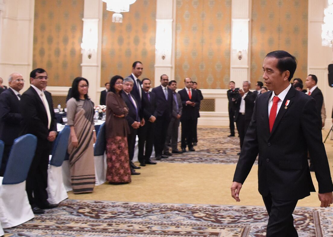 Presiden Joko Widodo bertemu dengan 20 CEO India dan 5 CEO Indonesia di Royal Ballroom, The Leela Palace Hotel, New Delhi