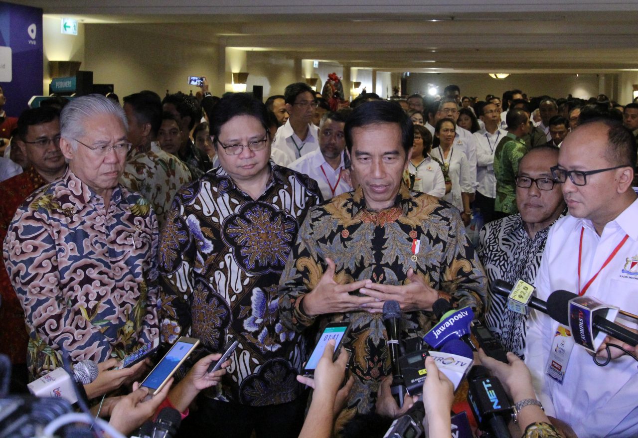Presiden Joko Widodo memberikan keterangan pers mengenai dibekukannya keanggotaan Indonesia di OPEC