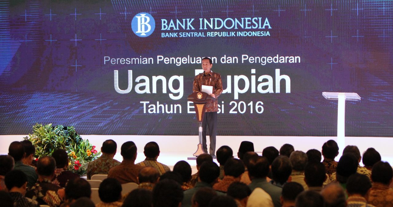 Presiden Joko Widodo meresmikan dan meluncurkan pengedaran uang Rupiah tahun emisi 2016 di Bank Indonesia