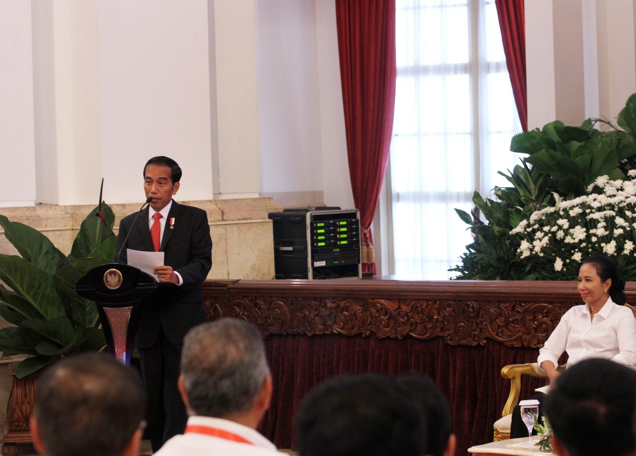 Presiden Joko Widodo memberikan pengarahan dalam Executive Leadership Program yang dihadiri 600 direksi BUMN di Istana Negara, Rabu 25 Januari 2016