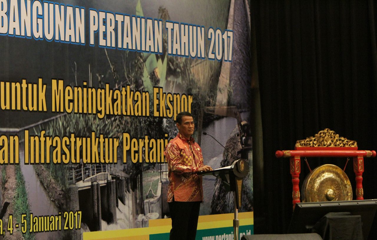 Presiden Joko Widodo membuka rapat kerja nasional pembangunan pertanian tahun 2017 di ruang Birawa, Hotel Bidakara, Jakarta