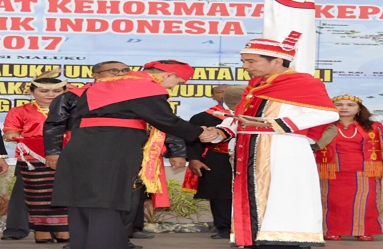 Presiden Jokowi mendapat gelar kehormatan dari Masyarakat Maluku