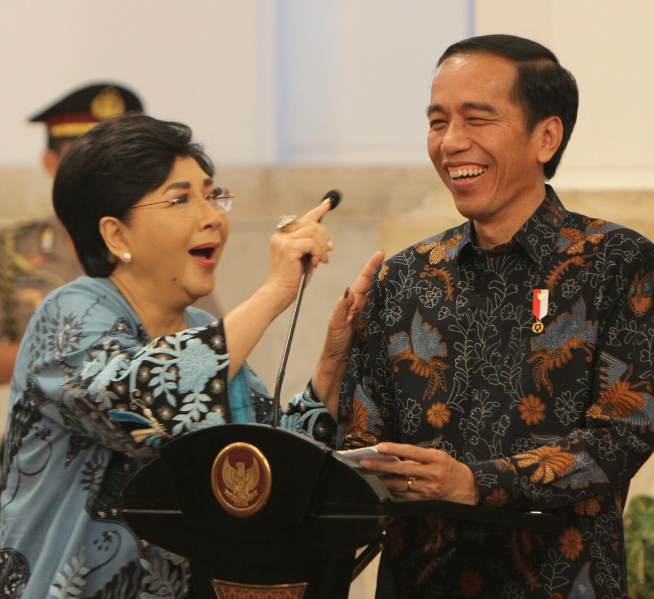 Presiden Jokowi dan penyanyi senior Titisk Puspa pada persiapan pembukaan Munas VII PAPPRI dan Peringatan Hari Musik Nasional Tahun 2017