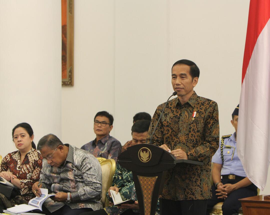 Presiden Joko Widodo dan Wapres Jusuf Kalla membuka sidang kabinet paripurna membahas persiapan lebaran di Istana Kepresidenan Bogor