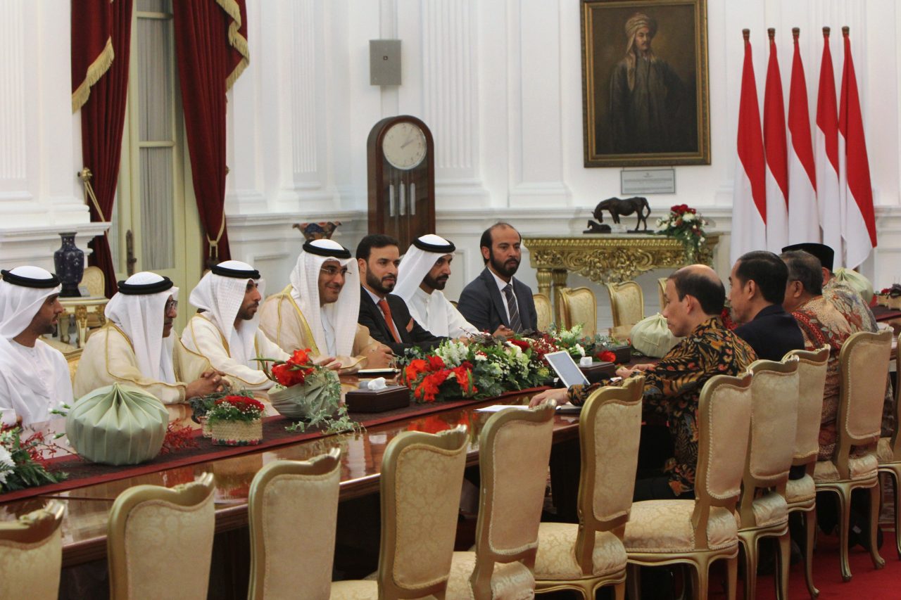 Presiden Joko Widodo menerima delegasi Menteri Energi Uni Emirat Arab (UEA) Suhail Mohammed Faraj Al Mazroui di Istana Merdeka