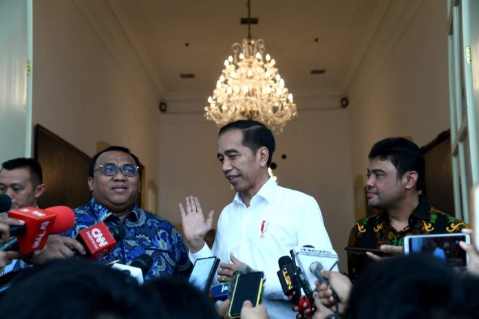 Presiden Joko Widodo Presiden Konfederasi Serikat Pekerja Seluruh Indonesia Andi Gani Nena Wea dan Presiden Konfederasi Serikat Pekerja Indonesia Said Iqbal di Istana Kepresidenan Bogor, Jawa Barat