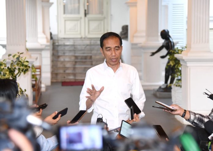 Presiden Joko Widodo memberikan keterangan pers menghimbau masyarakat tak terpancing hoaks medsos terkait demonstrasi Wamena di Istana Merdeka