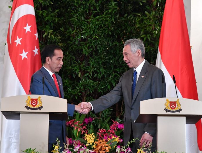 Presiden Joko Widodo dan Perdana Menteri Singapura Lee Hsien Loong sepakat perkuat kerja sama ekonomi di The Istana, Singapura