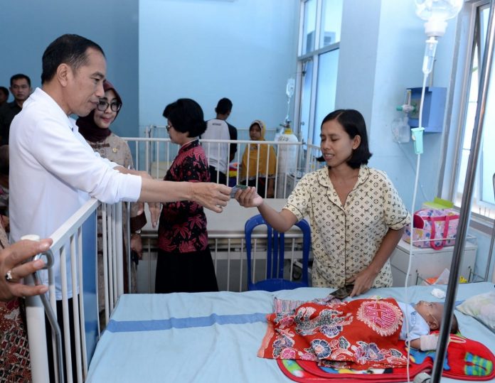 Presiden Joko Widodo melakukan inspeksi mendadak ke RSUD Dr. H. Abdul Moeloek yang terletak di Kota Bandar Lampung pada Jumat, 15 November 2019