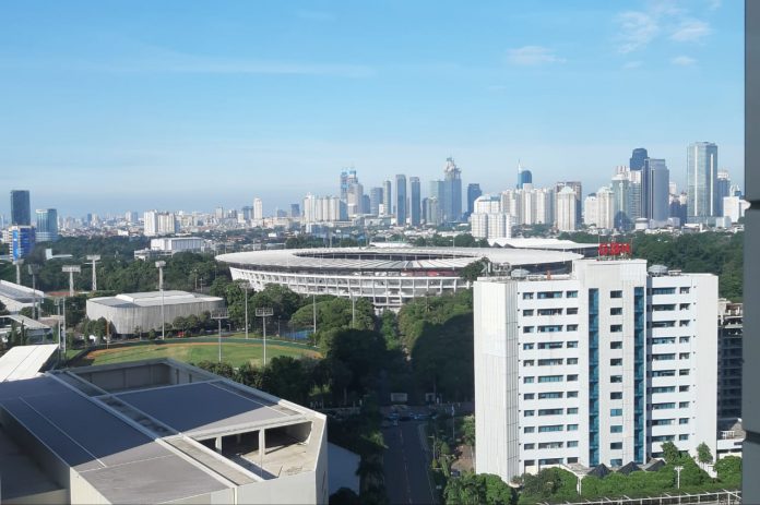 Langit Jakarta cerah siang ini di atas Gelora Bung Karno - Jakarta Pusat, 14 Jan 2020 (Foto Suryati Vibizmedia)