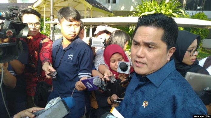Menteri BUMN Erick Thohir yang ditemui usai Ratas di Kantor Presiden, Jakarta, Rabu (15 Jan). Foto VOA