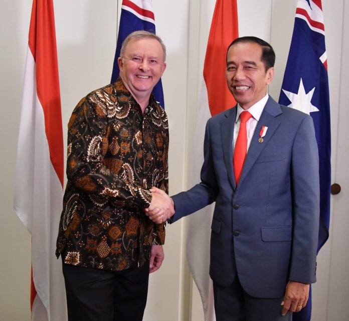 Presiden Joko Widodo menerima kunjungan kehormatan Ketua Partai Buruh Australia Anthony Albanese, yang merupakan partai oposisi, di Ruang MG 63 Gedung Parlemen, Canberra, pada Senin, 10 Februari 2020