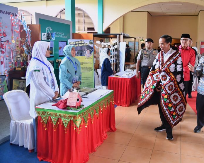Presiden Joko Widodo menghadiri acara Kenduri Kebangsaan di Sekolah Sukma Bangsa, Kabupaten Bireuen, Aceh, pada Sabtu, 22 Februari 2020